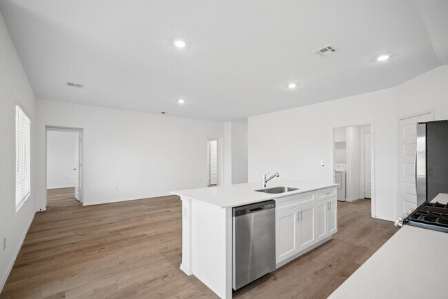 Building Photo - 2123 W 30th Pl