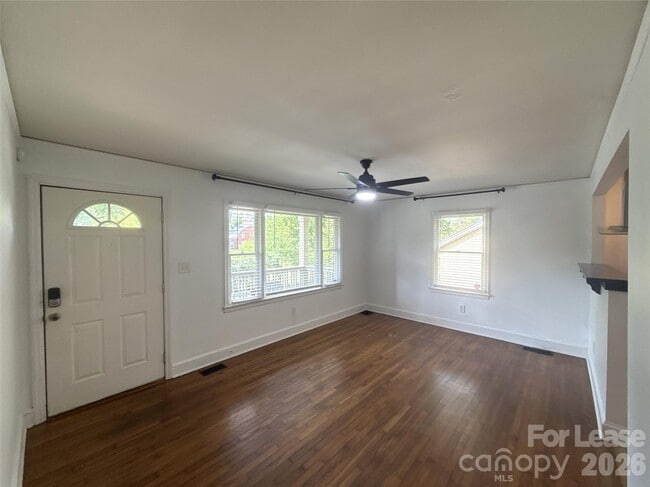 Building Photo - 526 W Kingston Ave
