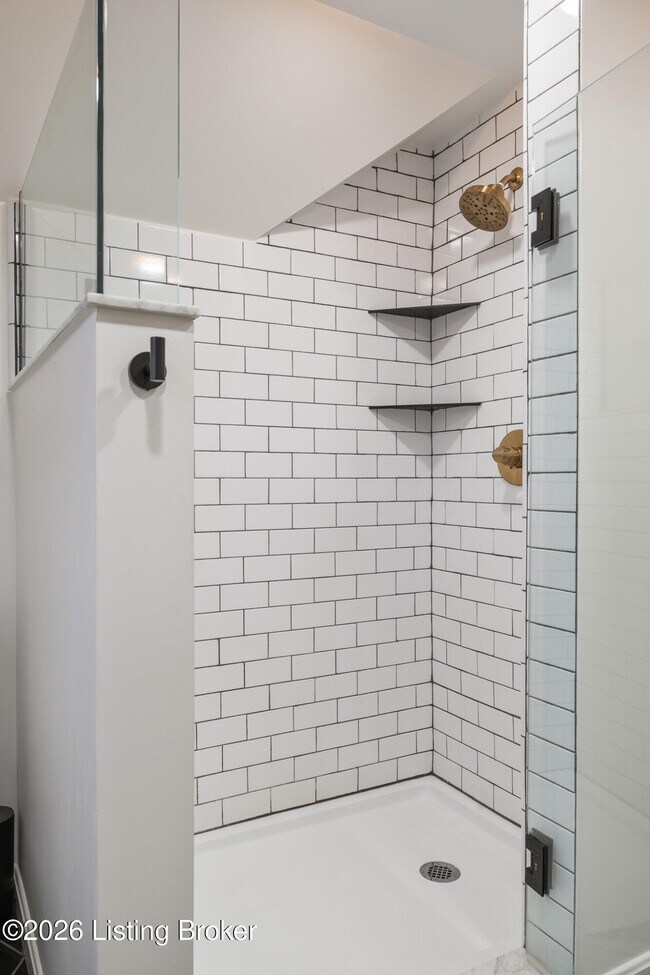 Building Photo - 1820 Sherwood Ave