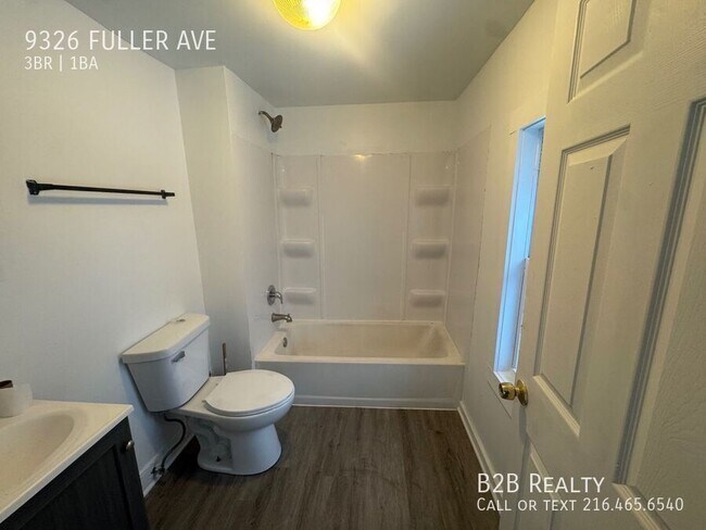 Building Photo - 9326 Fuller Ave