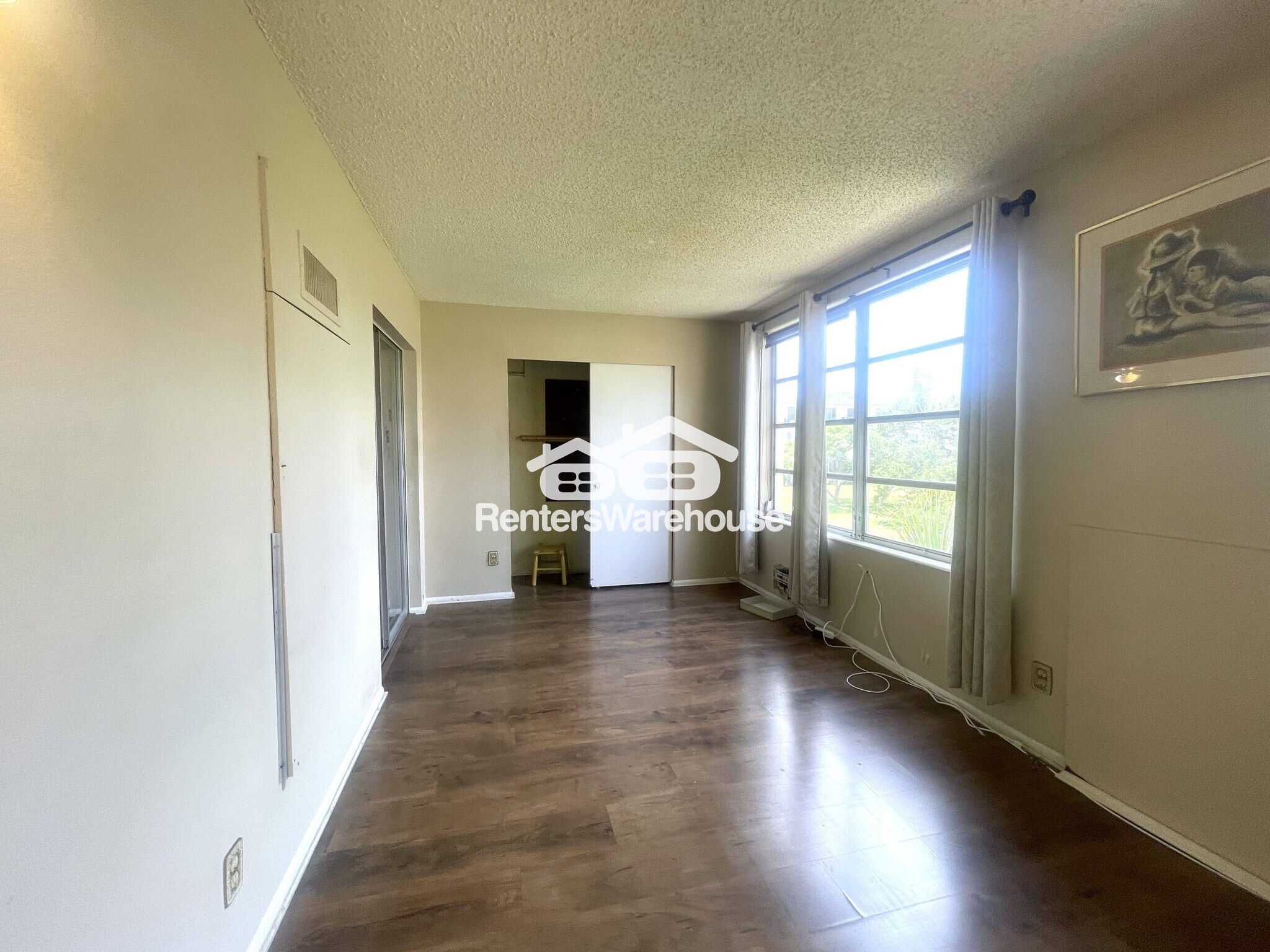 Building Photo - 2402 Ecuadorian Way