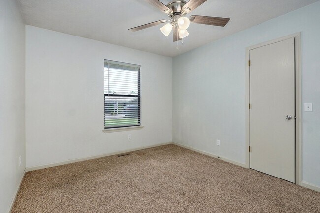 Building Photo - Charming 3 Bedroom, 2 Bathroom house in Ni...