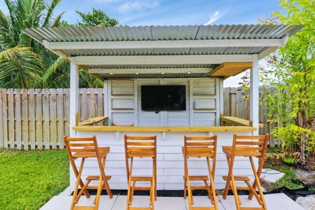 Building Photo - 9 W Riverside Dr