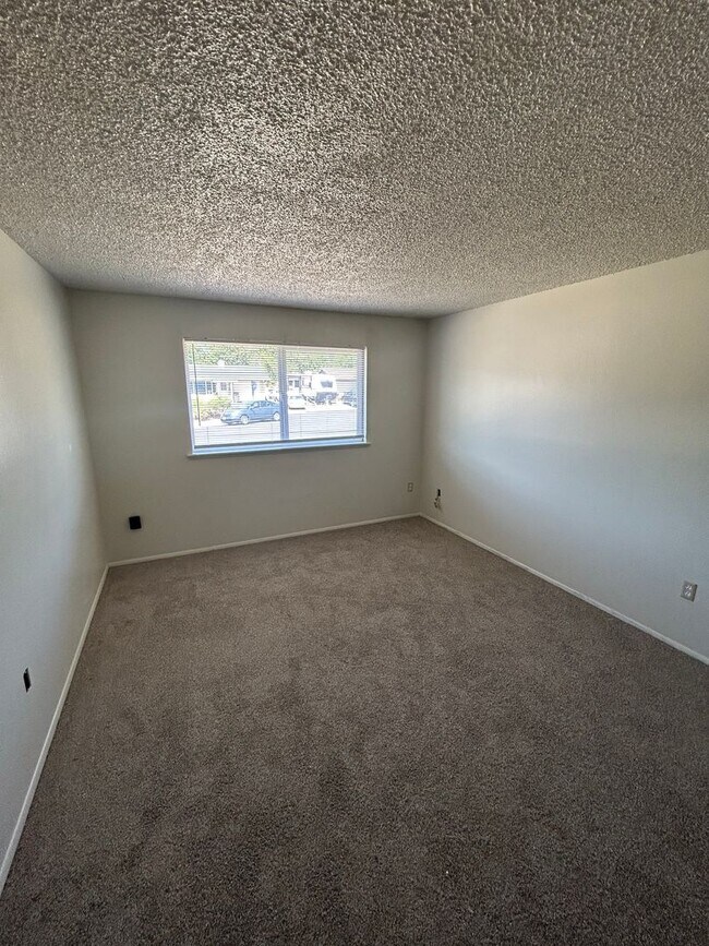 Building Photo - BEA510-520