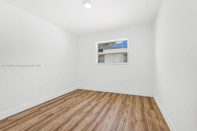 Building Photo - 128 NW 61st St