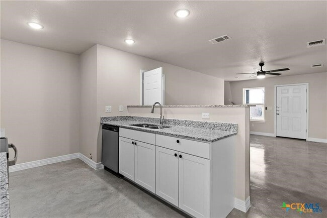 Building Photo - 803 White Meadow Ln