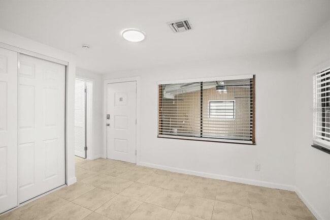 Building Photo - 524 Byron Rd