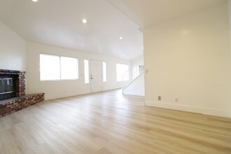 Building Photo - 15978 Muni Rd