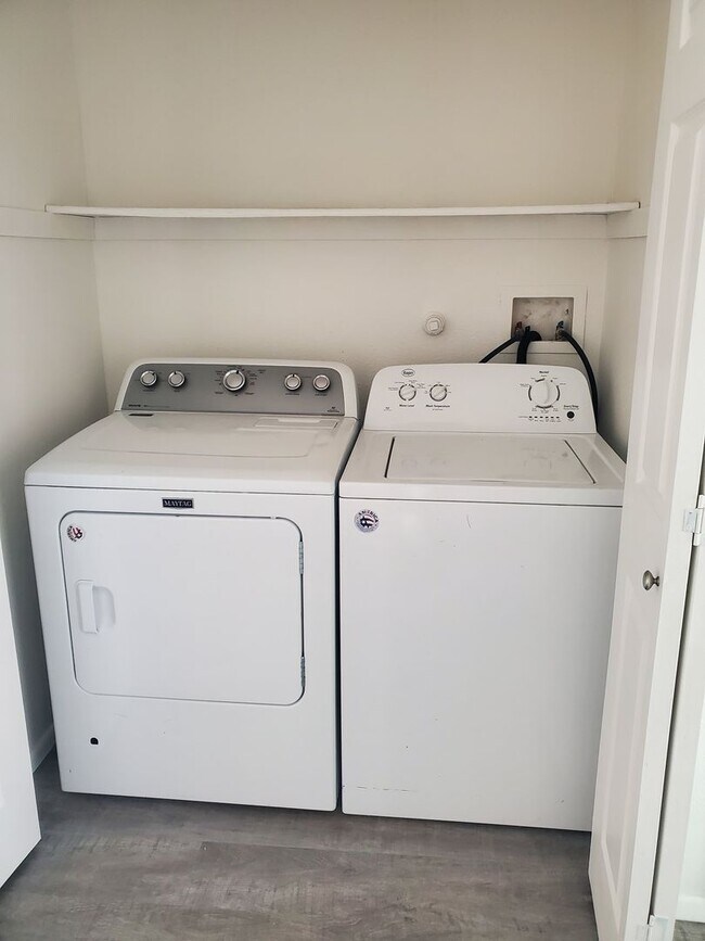 Building Photo - 2117 Coal Ave SE