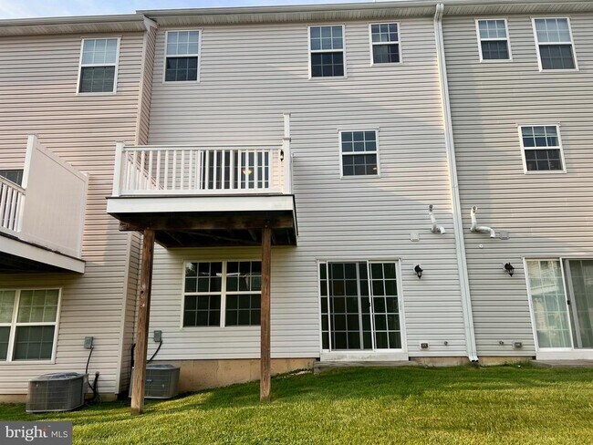 Building Photo - 654 Jacobsen Cir