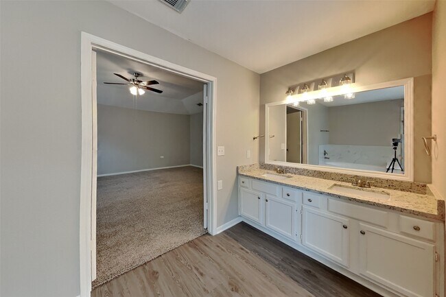 Building Photo - 1031 Cascade Creek Dr