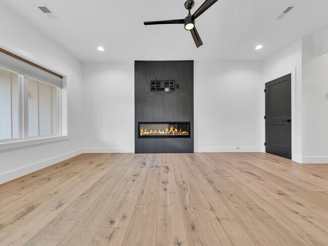 Building Photo - 252 River Valley Cir