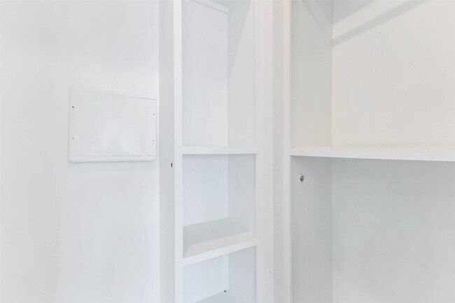 Building Photo - 334 Eastwood St