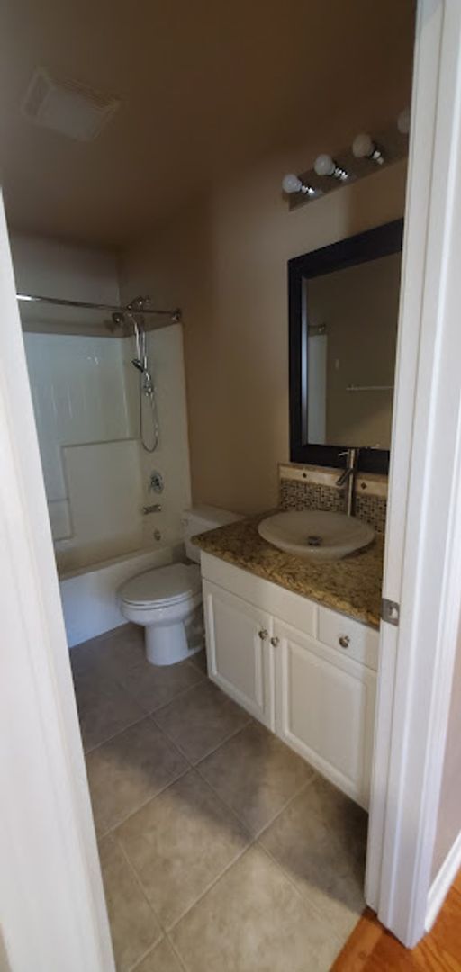 Building Photo - Beautiful House in the Lovely Fair Oaks Ra...