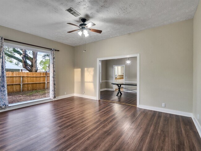 Building Photo - 414 N Avenue C