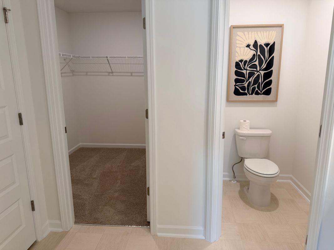 Building Photo - 695 Alburg Aly