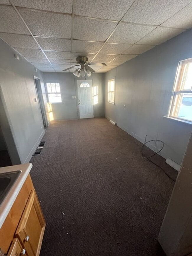 Building Photo - 1 Bedroom single family home