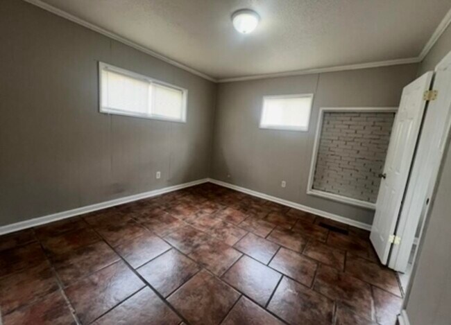 Building Photo - 3050 Tutwiler Ave