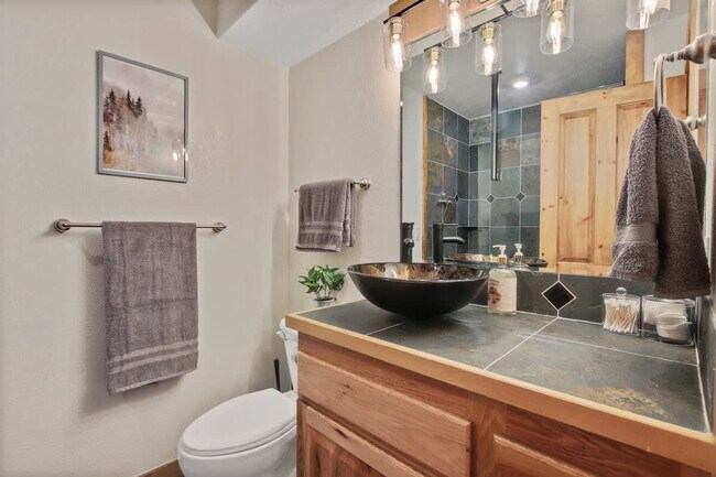 Building Photo - 130 Par Dr