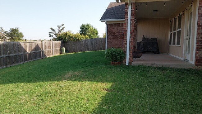 Building Photo - 18116 Viento Dr
