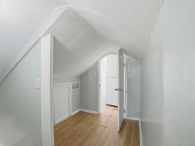 Building Photo - 406 S 3rd Ave