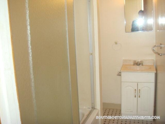 Building Photo - 506 E Broadway