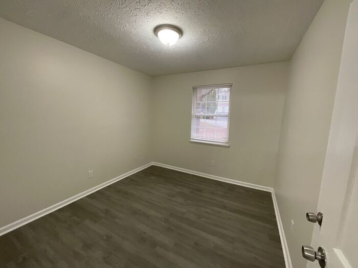 Building Photo - 2336 Pebble Rock E