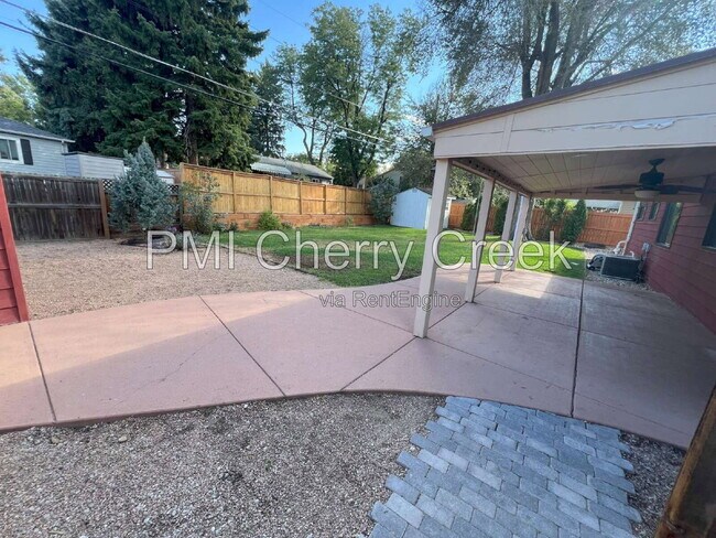 Building Photo - 3000 S Holly Pl