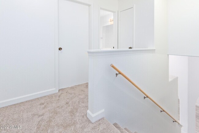 Building Photo - 509 E Rimrock Dr