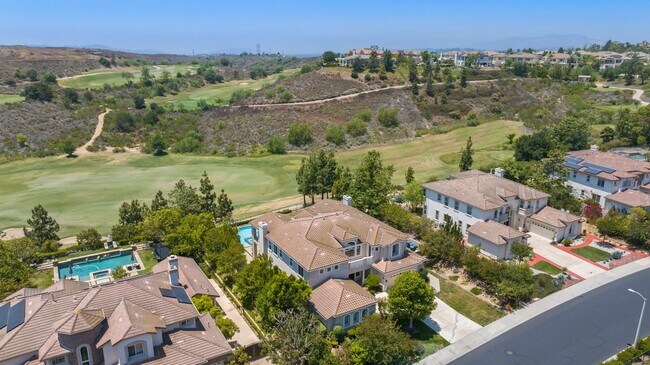 Building Photo - Exquisite Luxury Living in the Moorpark Co...