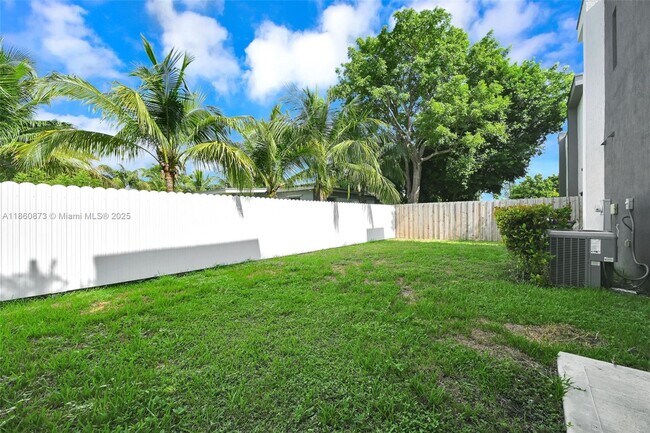 Building Photo - 18750 SW 117th Ave