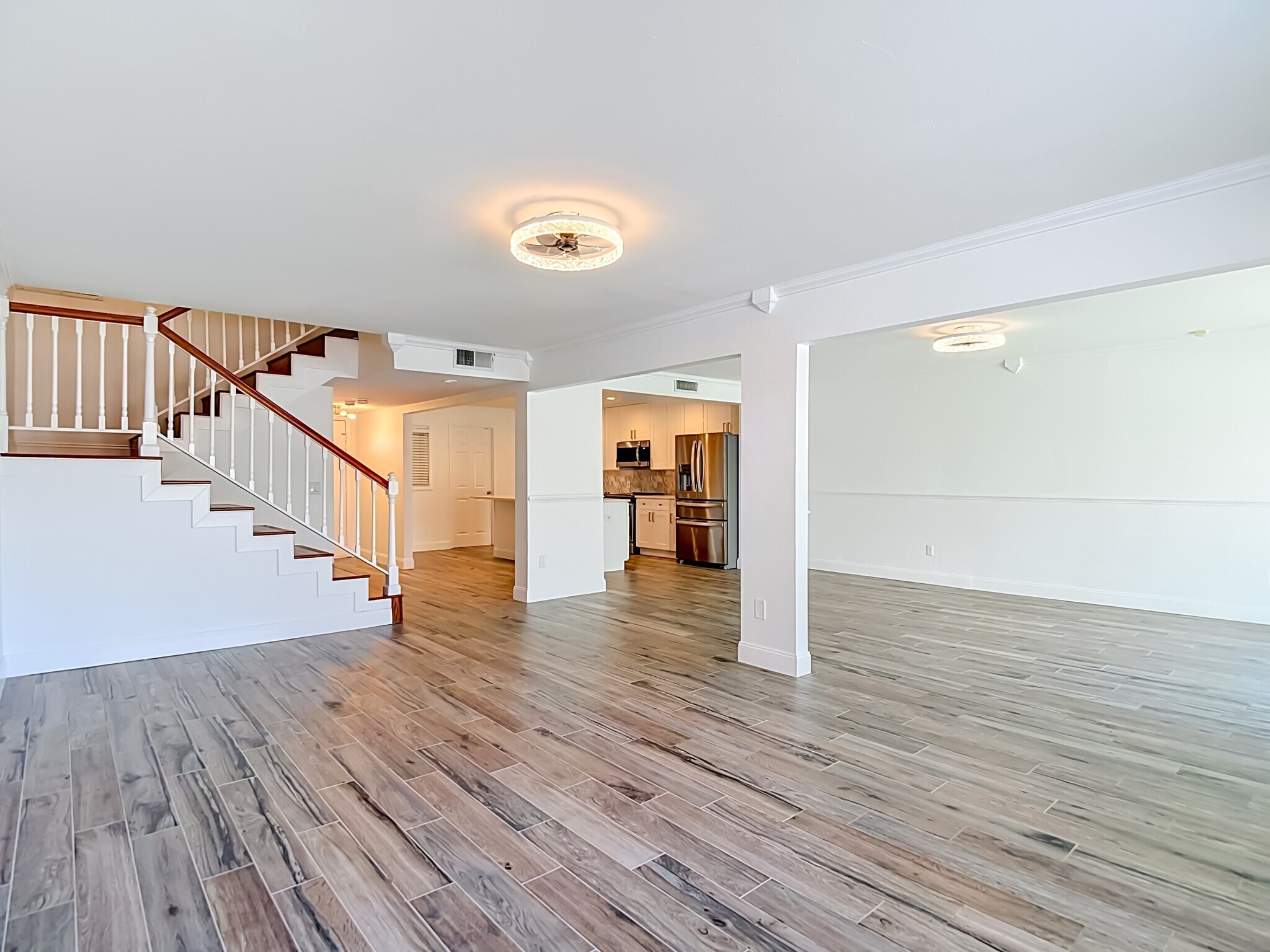 Building Photo - 8733 Bay Pointe Dr