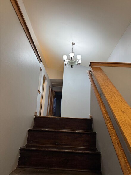 Building Photo - 871 Symphony Dr