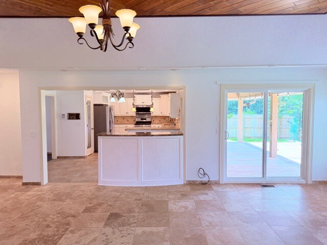 Building Photo - 12301 Arrowhead Ter