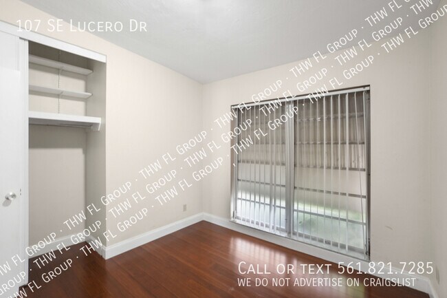 Building Photo - 107 SE Lucero Dr