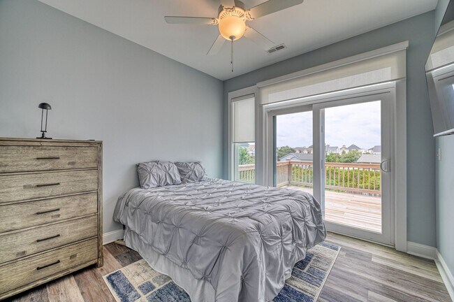 Building Photo - PET FRIENDLY FURNISHED OFF-SEASON RENTAL A...