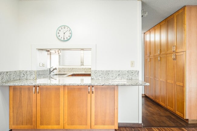 Building Photo - Ala Wai Townhome #1002