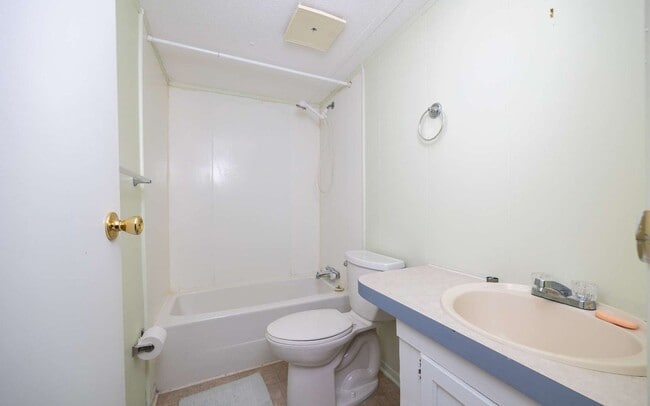 Building Photo - Peaceful 3 Bedroom Home just minutes to Live Oak