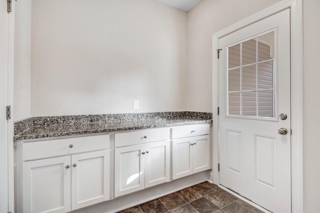 Building Photo - 312 Kingston Cir