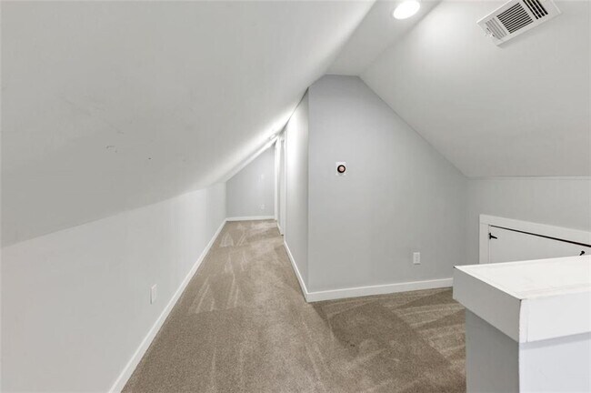 Building Photo - 1571 Blvd Lorraine SW