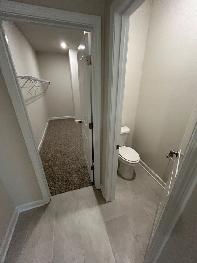 Building Photo - 6009 Port Royal St