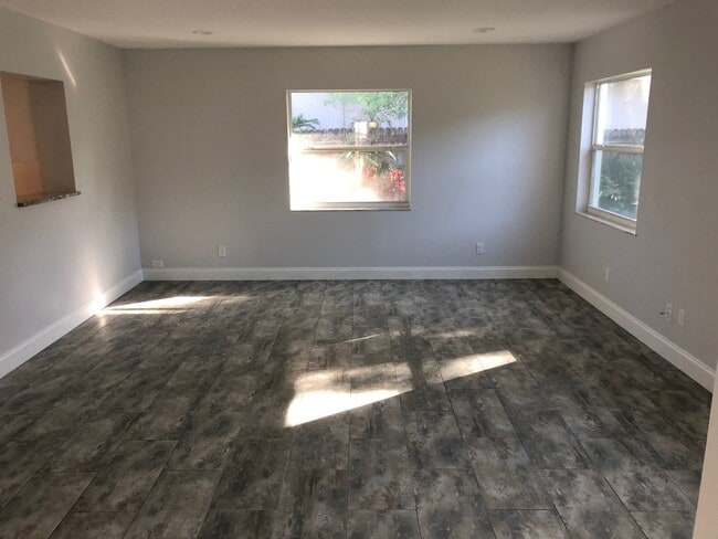 Building Photo - 5242 20th Ave N