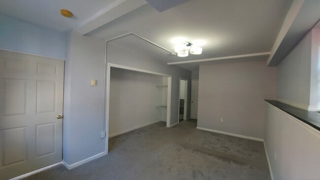 Building Photo - 10 Hillcrest St