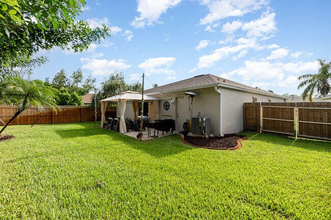 Building Photo - 1736 Vista Lake Cir