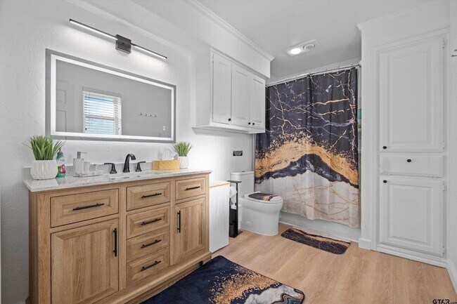 Building Photo - 10801 Harvest Wood Dr