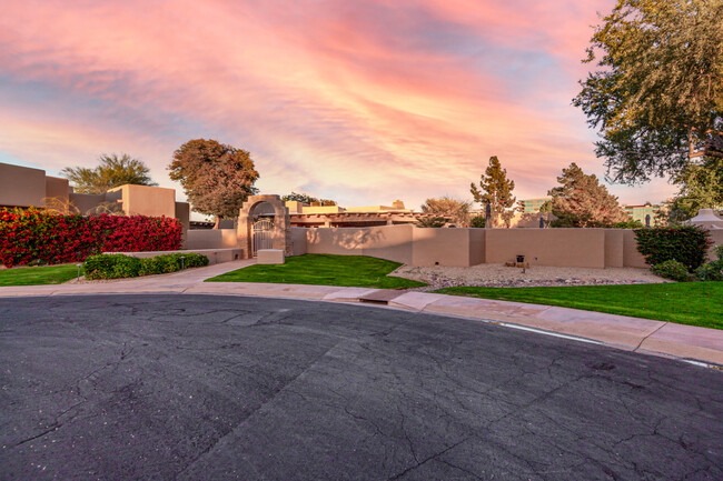 Building Photo - Elegant Townhouse with Resort-Style Living...