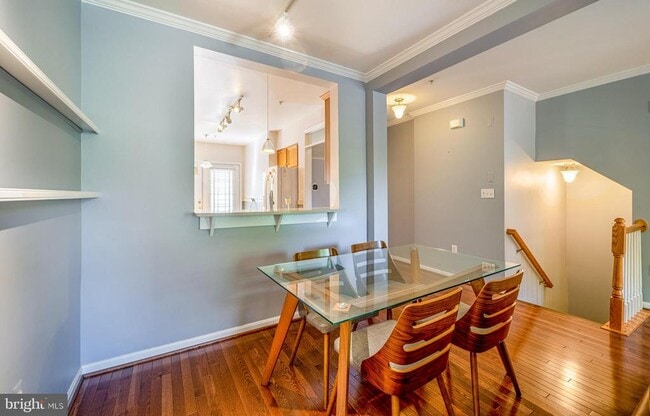 Building Photo - 702 Norfolk Ln