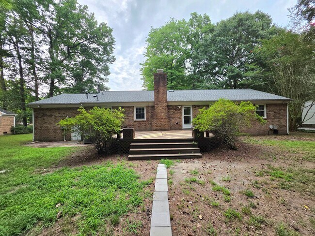 Building Photo - Cute Ranch in Yorktown Ready For New Tenants!