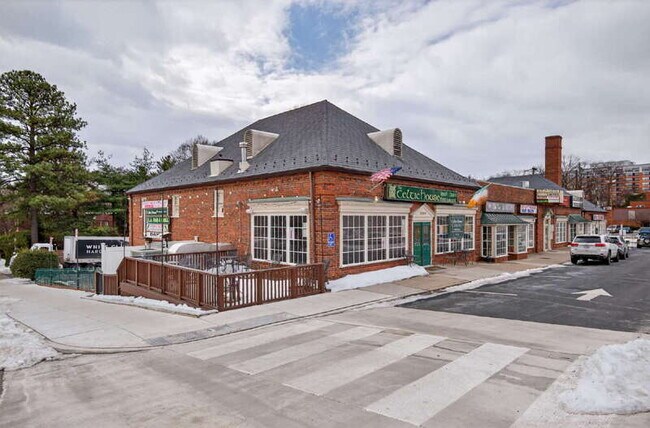 Building Photo - 1107 S Walter Reed Dr