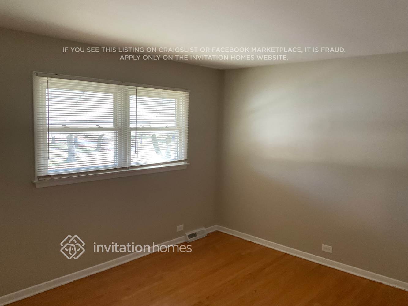 Building Photo - 404 S Crestwood Ln